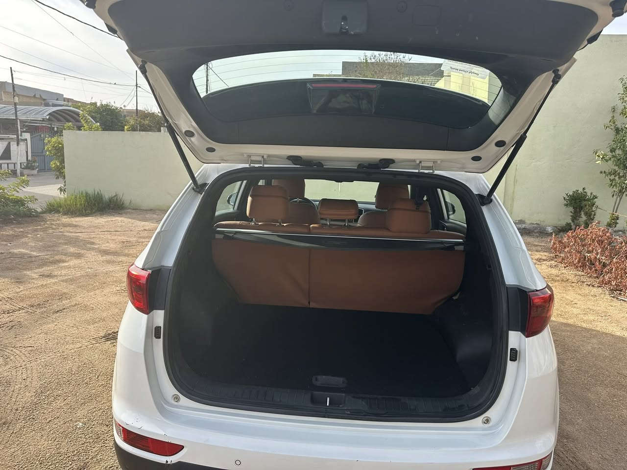 كيا سبورتج خليجي 2018 السياره ماشيه 60 الف الموصفات بوناراما حساس خلفي امامي جرس120 زراك لايت مري شفط اشاير بالمري السباره سويج مو بصمه السعر183 وبيه مجال قليل بيع او مراوس ***********
