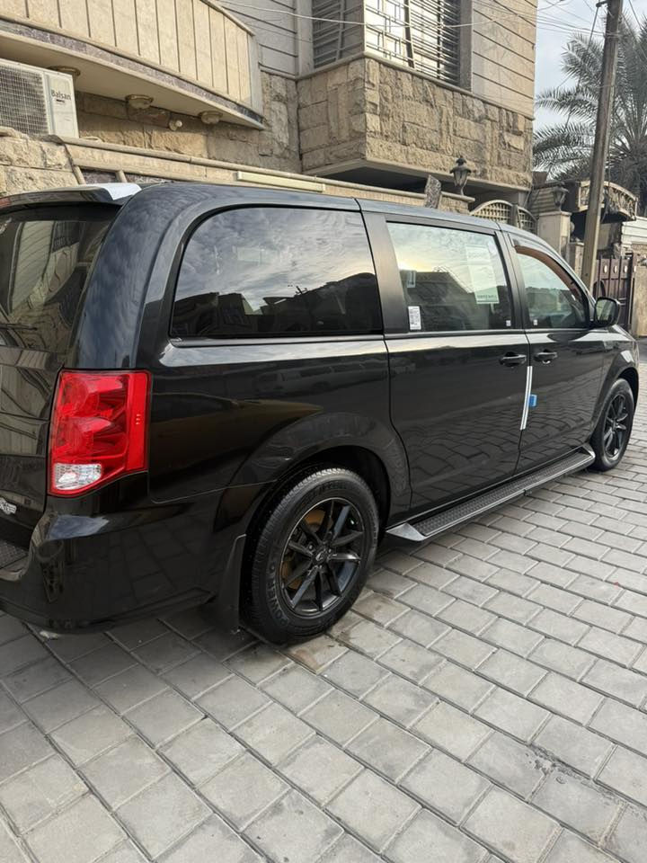 السلام عليكم
بيع مستعجل للبيع او الامراوس باقل منهه لن محتاج فرق  دوج كرفان 2019 فئه  SXT وارد امريكي حادثهه جاملغ صفحه اليسره والبنيد فقط صور الحادث مرفقه بالمنشور السياره جديده بمعنى الكلمه مال بيت جاهزه من كلشي ماشيه 87 رقم بغداد بسمي شخصيا مواصفات أبواب كهرباء جنطه كهرباء تحكمات شاشه كامره محرك6 سلندر 3.6 تبريد 3 قطع ويلكب بلاك كشنات جلد + كهرباء  للشراي للستفسار الاتصال *********** مكاني بغداد
