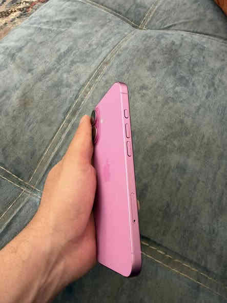 السلام عليكم ايفون ١٦ وردي ذاكره ٢٥٦ بطاريه ١٠٠ السعر مليون و ٥٠ قفل العنوان بغداد حي القاهره رقم ***********
