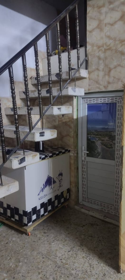 يوجد 100للرهن حي النصر يحتوي على غرفة وصالة واستقبال ومطبخ وتخاريج قيمة الرهن 30مليون للاستفسار ***********
