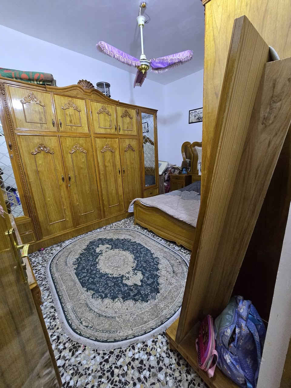 بيع مستعجل بيت للبيع  ١٠٠ م طابو صرف السند باسمي مداور  ثاني يوم صب كونكريت بناء جديد يحتوى على غرفه وصاله ومطبخ واستقبال وتخاريج خريطه حلوه مرتبه  مكانه شارع المجمعات مجمع بيتي ٢ يم مدرسه ادوبا الاهليه وقريب على شارع العام  متوفر جميع الخدمات ماء كهرباء مدارس منطقه حلوه مرتبه شوارعها  ١٥ سعره ٧٥  اتصال  ***********
واتس اب ***********
