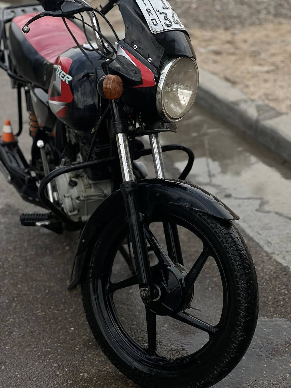 دراجة بوكسر للبيع كلشي بيها شغال ما بيها نقص سنويه باسمي ثاني يوم احول سعرها ١٦٥٠
وبيها مجال للشراي للتواصل هنا موجود 
وهذا رقمي هم ***********
