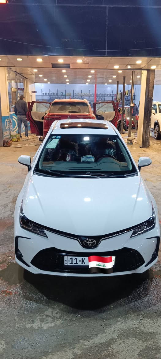 � للبيع كورلا 2025 وارد الصين 🚗
▫️ اللون: أبيض
▫️ داخل: جلد أحمر
▫️ القير: أوتوماتيك
▫️ العداد:15,000 كيلو
▫️ الحالة: نظيفة جداً

✨ المواصفات:

 • شاشة
 • كاميرا خلفية
 • تحديد مسار
 • بلوتوث + USB
 • مثبت سرعة
 • دخول ذكي
 • مرايا كهرباء
 • تكييف قوي
 • إيربگ
*السارة مازالت تحت الظمان 
🔥 المميزات:

 • السيارة ما تحتاج شي
 • مشيها ناعم
 • اقتصادية بالبنزين
 • فحص بأي مكان
* السيارة مكفولة 

💰 السعر: (158 ورقة) وبيهة مجال 
📍 الموقع: (حي الجهاد )
📞 للتواصل: (***********)
