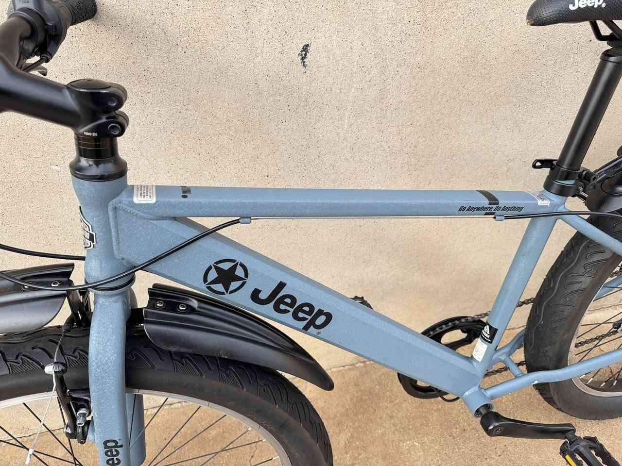 السلاًم عليكمً اخوانيً الغواليً عندي هذي ماركة    (Jeep) حجم 26 جبلي عرض التايرات 300 
معدنه حديد  مديل حديث 2024 سستم 
شيمانوا 1/6 قياس M الدراجة نظافة 100/90 
عل وضع شركة كلهاا بلادي سعرهاا 250 الف 
وبيها مجال بصيط الاستفسار ***********
عنواني موصل تتوفر خدمة توصيل لجميع 
محافظات العراق وتحياتي للجميع
