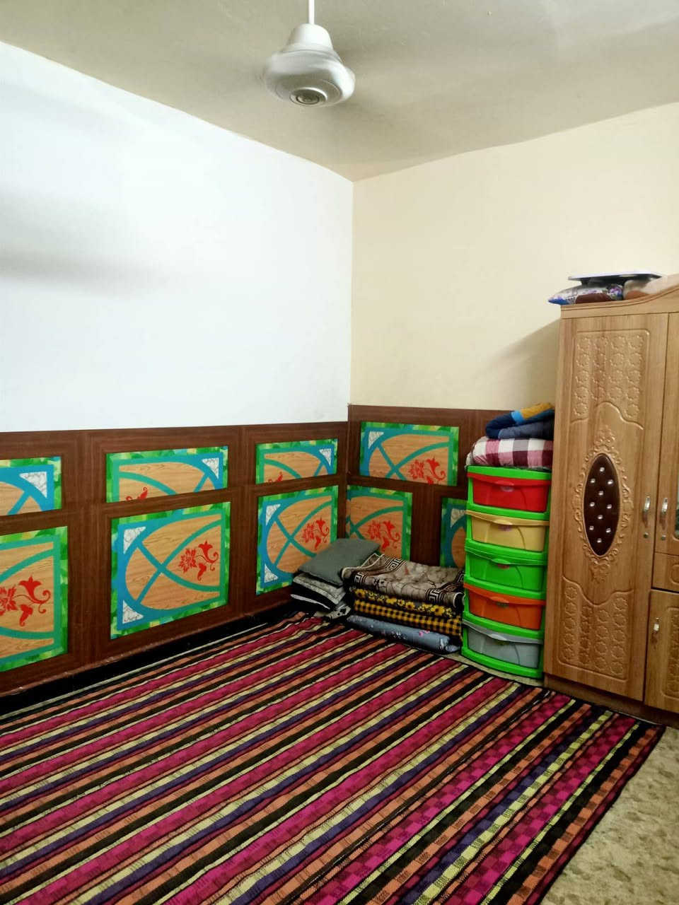 السلام عليكم بيت للبيع دولان مساحه ٩٣م² الديوانية حي العسكري شارع 30 جاهز من كلشي كافت الخدمات متوفرة ماء وكهرباء ومجاري وتبليط يحتوي على غرفتين نوم وصاله ومطبخ وصحيات ومناور عدد 2
للاستفسار اكثر اتصال على الرقم  ***********
