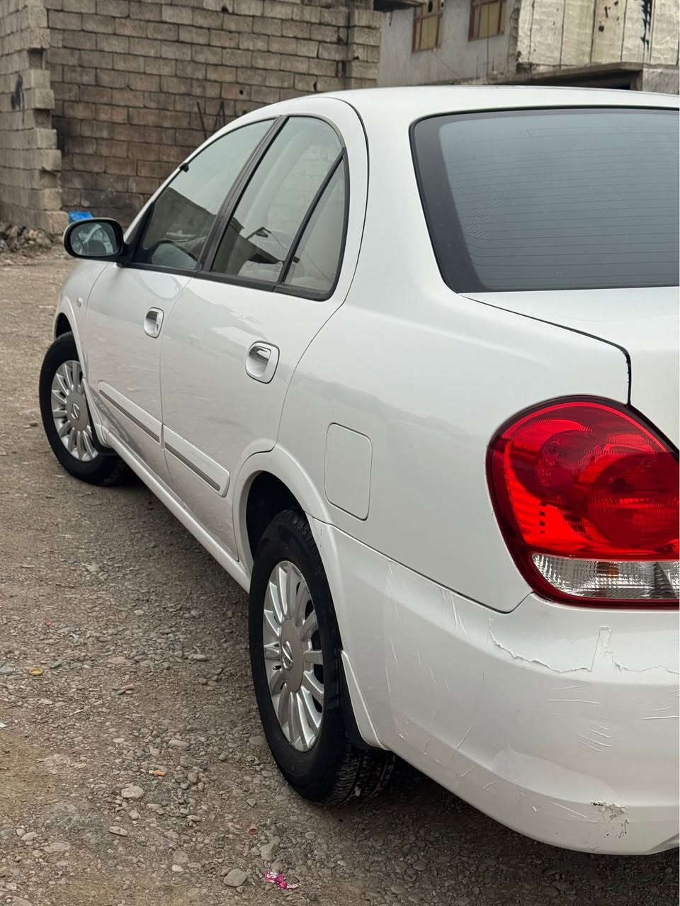 صنی یابانی ٢٠١٢ نمونەیە سەیارەکە بۆیاخی نییە دوو پەڵە ساردی هەیە 
سەیارەکە یەک دەستە دوو سویچی شەریکە
سەنەوی تازەیە
گیری عادییە
١٧٠ روشتوە
*********** حلبجة, السليمانية
