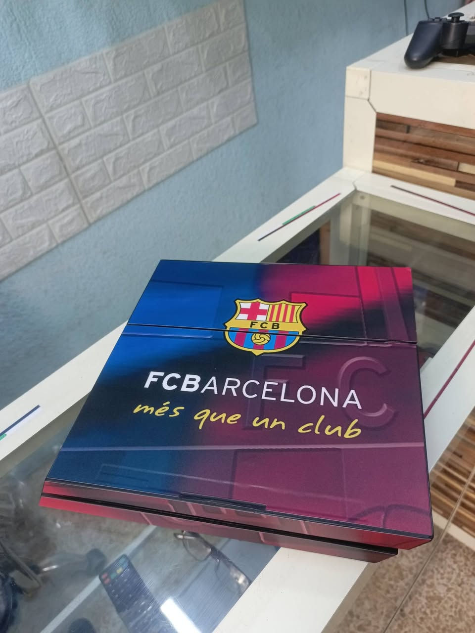 عرض لجماعت برشلونه😁🏀
بلي 4 فات مهكر نضام 9.00
لوك ستيكر 
ذاكره 500 
جوستكين كوبي 2
السعر 245
العنوان موصل حي سومر مكتب الحسن متوفر توصيل لجميع المحافضات 
***********
***********
