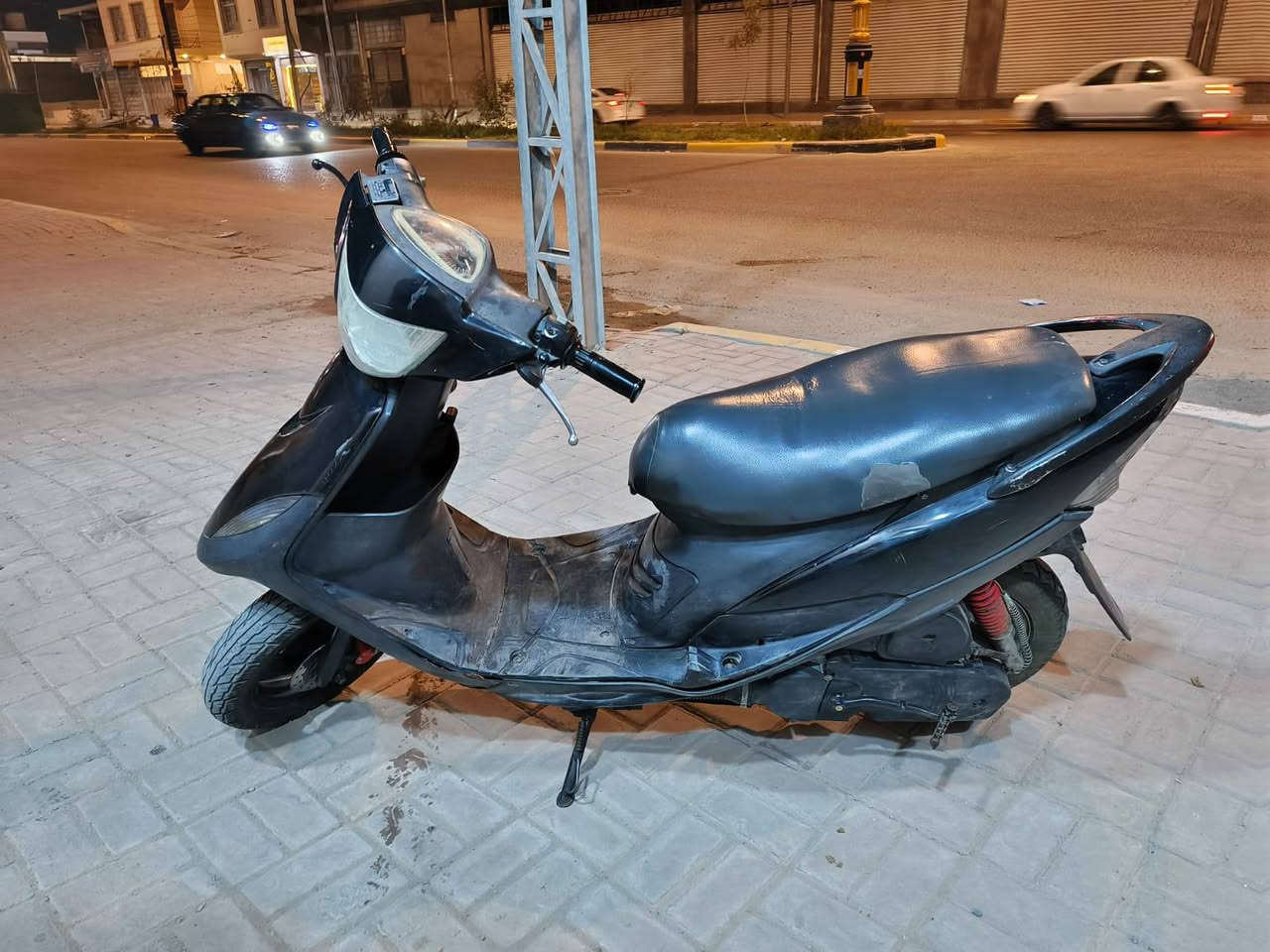 دراجه ماكس للبيع
المكان كربلاء قرب بانزين خانه سما
الدراجه نضيفه 
مجفته مره وحده 
سلف /هندر
تايرات تخم جديد
كهربائيات كله شغاله
برياك امامي خلفي 
السعر 450
***********
