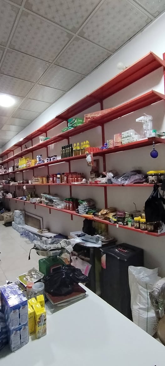 جميع محتويات المحل للبيع لعدم التفرغ للاستفسار المراسلة على الخاص او الاتصال على الرقم *********** العنوان حولي الجامعه حي الثقافي قرب باب الجامعة الخلفي
