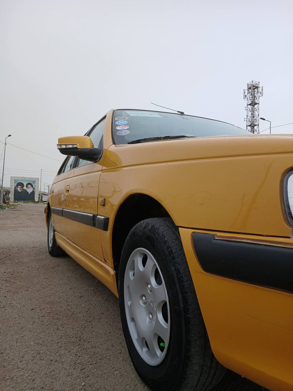 السلام عليكم بيجو بارص موديل 2015 لا ضربة ولا تبديل ولا جراد ولا بارد صفاح موس بيهه صبغ شي قليل هلال خلفي وكصة بنيد فقط دوشمة جديدة حراري حدادية أمامي خلفي جديد تخم تاير كهربياتهه كلهه شغالة هية وغرامة مصفرة رقم بغداد تحويل شوكت متريد عارضهه 48 بيهه مجال حك الجية سيارة جاهزة 
مكاني بغداد رقمي ***********
