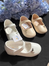 بناتي • جلد ناعم • مقاسات ٢٢-٢٦