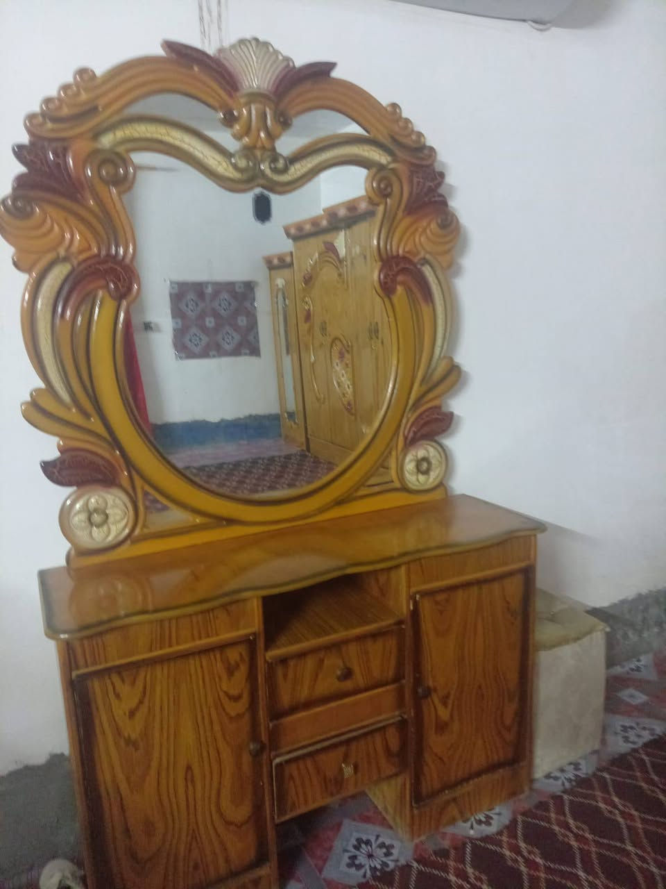 اسلام عليكم غرفه مستعمله شي قليل السعر 550 وبيها مجال مكان تاجي  ‏‪***********‬
