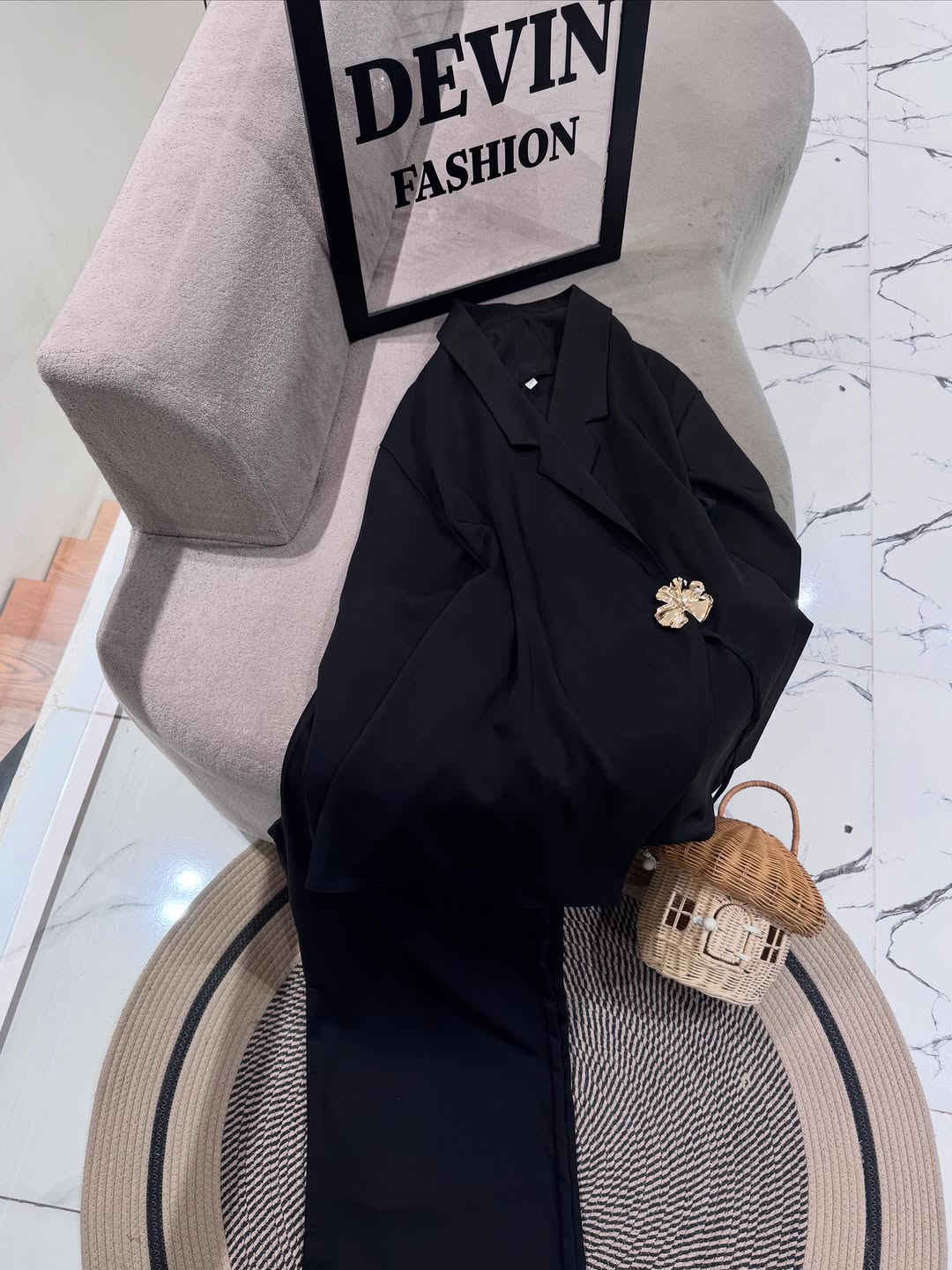 أناقة الأسود الخالدة تتألق مع بروش راقٍ يزين التفاصيل، ليمنح السوت اللف لمسة فاخرة 🖤💎
✨✨✨✨✨✨
خامه جرجيت بارده
طول القميص 75cm
✨✨✨✨✨✨
قياسات 38-46
قطع محدوده 🔥
#اكسبلور_فولو #اكسبلورر #اكسبلور_explore #اكسبلورexplore #اكسبلور_العراق_السعوديه_الاردن_ايران_الكويت_طق_لايكات_كومنت_يلاا💙


**إذا كنت صاحب هذا الإعلان وتريد حذفه لأي سبب، رجاءا أرسل رسالة إلى الدعم الفني**