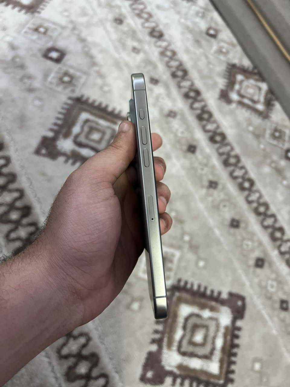 السلام عليكم
15 pro max
تيتانيوم 
السعر :: 525  وبي مجال بسيط !
100 🔋
Cycle 10
مبدله بوحده اخت الاصليه
شاشه بيها شامات موضح بل صور
تلفون مكفول ممبدل اي شي غير البطاريه
256
AA/A
السعر 525 وبي مجال بسيط !
***********
مكاني ديوانيه  مركز
