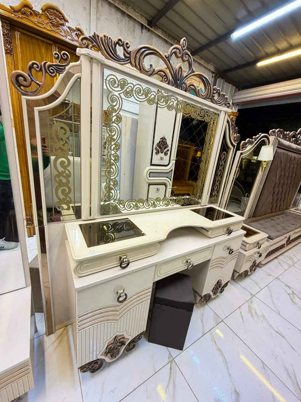 غرفة نوم مستخدمة نضافة 80‎%‎
عددالقطع 9
شغل ثقيل
كوالتي عالي 
ملكي 
سعر خاص وتساب فقط ‏‪***********‬‏
