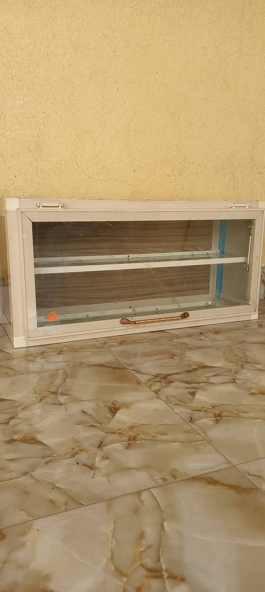 عارضه المنيوم ' 
العرض متر 
الارتفاع ٥٠
النزال ٣٥
***********
