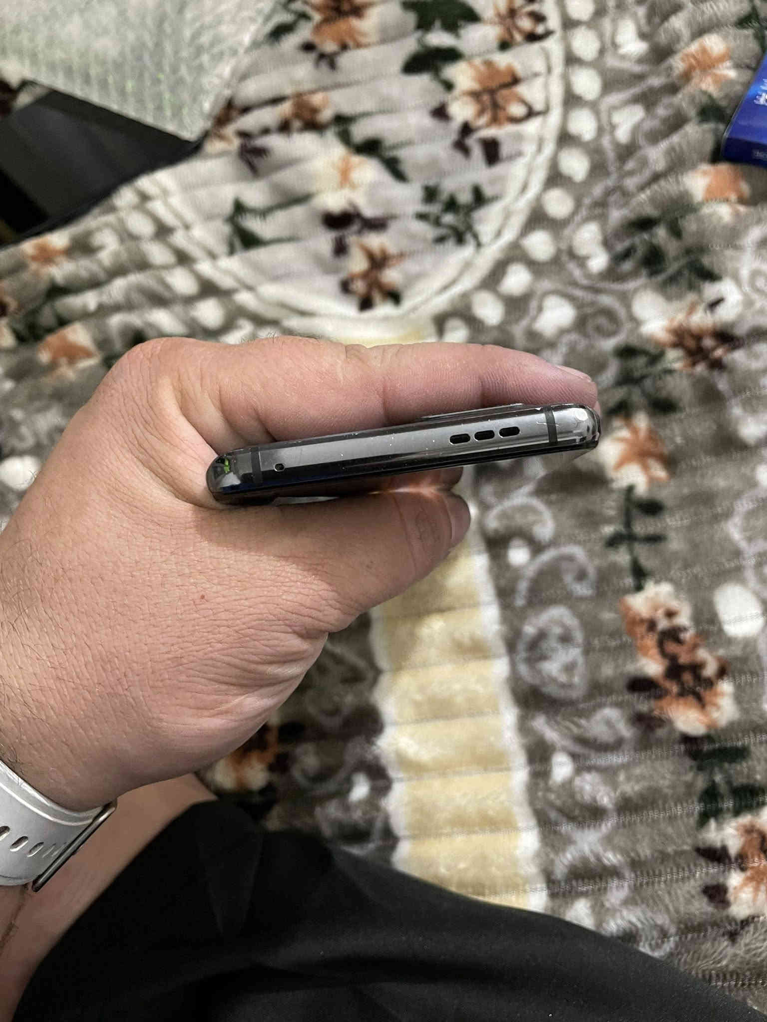 للبيع بلاك شارك 5pro رام ١٢ ذاكره ٢٥٦ جهاز شاشه ١٤٤ هرتز حقيقي و١٢٠ فريم بدون غراض فقط بي فطر بالضهر 
السعر 250 قفل 
***********
