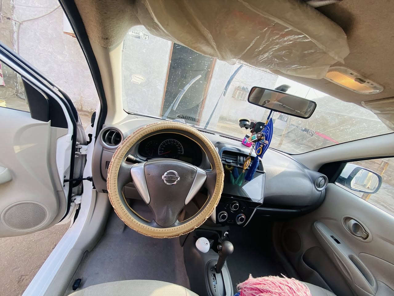 السلام عليكم سيارة نسيان صني هندي موديل 2022 اربيل بيها بارد بالمدكر الوره العبري  فول مواصفات تخم تاير جديد حداديه جديده ماشيه 100 الف كيلو متر  السعر 115 وبيها مجال حك الجيه 
الرقم👇
***********
