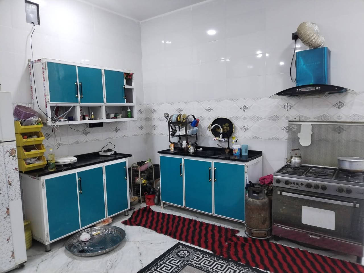 مشتمل للبيع مساحة 100 متر،في السفحة الثانية بصف الركن على ساحة خضراء  قريب علة شارع احمد الوائلي بناء حديث سنة البناء 2026 رقم العقار 8590 طابو صرف استقبال ومطبخ وصالة وغرقة وحمام داخلي ولبيتونة علة كد الصالة
ينباع علمبادرة  ***********
