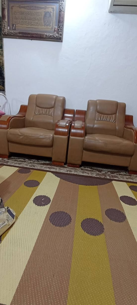 تخم جلد القاعدة سبرنك جدا نظيف مابي اي ظرر خمس مقاعد السعر 135 الف العنوان حلة شارع 80 قرب مدينة اللعاب ارض بابل الاستدارة معرض نجمة بابل
***********
