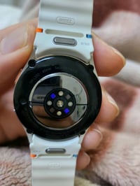 samsung galaxy watch 7 40mm  نظيف ١٠٠٪ العلبة كاملة مستعمل كأنه جديد ت...