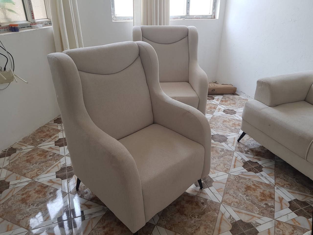 🛋️ للبيع تخم  مستخدم بحالة جيدة 🛋️
للبيع تخم  يتكون من:
كنفة كبيرة (3 مقاعد)
كنفة ثنائية
كرسيين مفردين
✅ الحالة: جيدة ونظيفة وجاهزة للاستخدام. 💰 السعر: 225,000 دينار عراقي. 📍 الموقع: الحي – حي الوحدة.
📞 للاستفسار والاتصال: ***********
