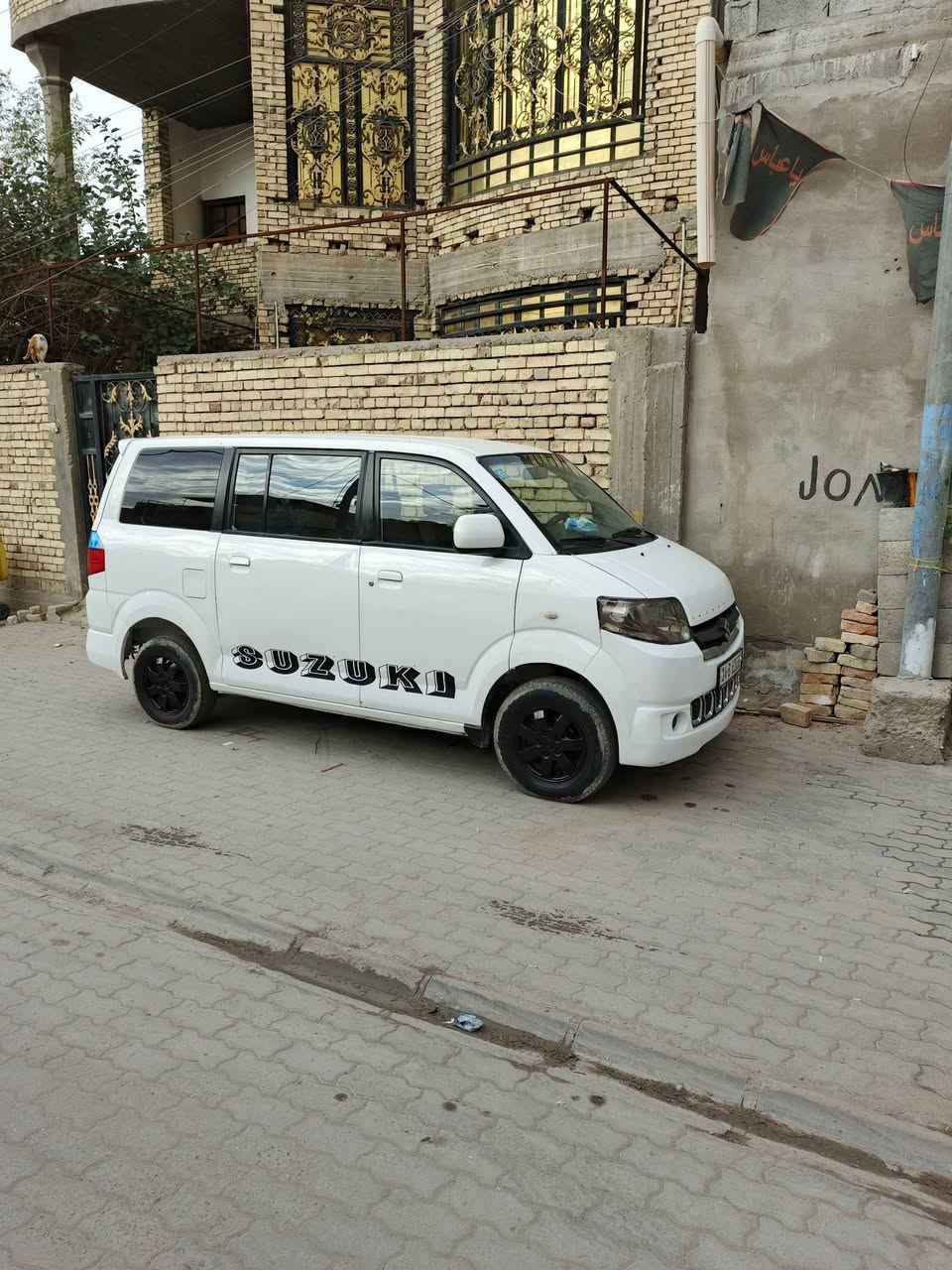 سازوزكي ياباني موديل 2011 محرك اربعه سلندر اوتوماتيك  حجم 2000 جديد بخاخ سبعه راكب خصوصي تبريد تتدفئه قطعتين سنويه جديده لغايه 30 حداده كهربائيات كله شغال تخم تاير السعر 74$ بيها مجال عنوان بصره موبايل ***********
