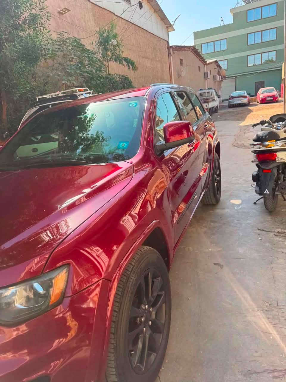 جيب كراند شيروكي 2022 لاريدو
وارد امريكي
2022 JEEP GRAND CHEROKEE, LAREDO
بصمة تشغيل 
كشن كهرباء
رادار نقطة عمياء تحديد مسار 
قطعتين تبريد 
مثبت سرعه
لايت زينون عالي ناصي
شاشة وكامرة دوارة
سيارة ماشية.  62     الف 
رقم بغداد الجديد 
مكان السيارة بغداد السيدية
للاستفسار عالخاص 
او الرقم ***********
