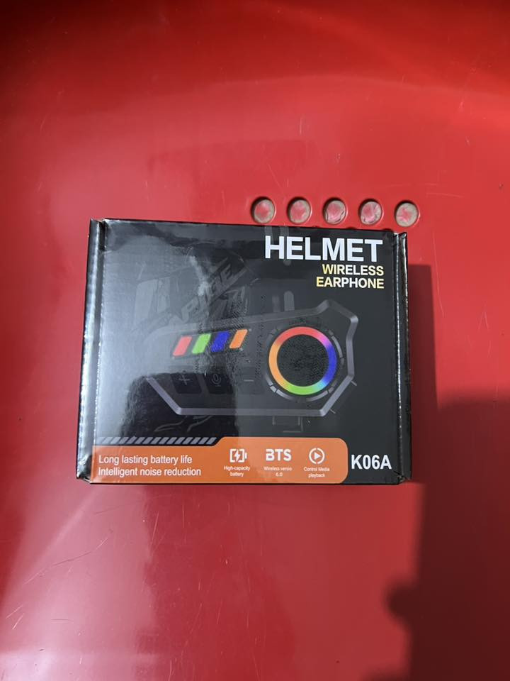 خوذة دراجة مع سماعة جديده ابدأ ما مسعمله سعر 40 
رقم ***********
