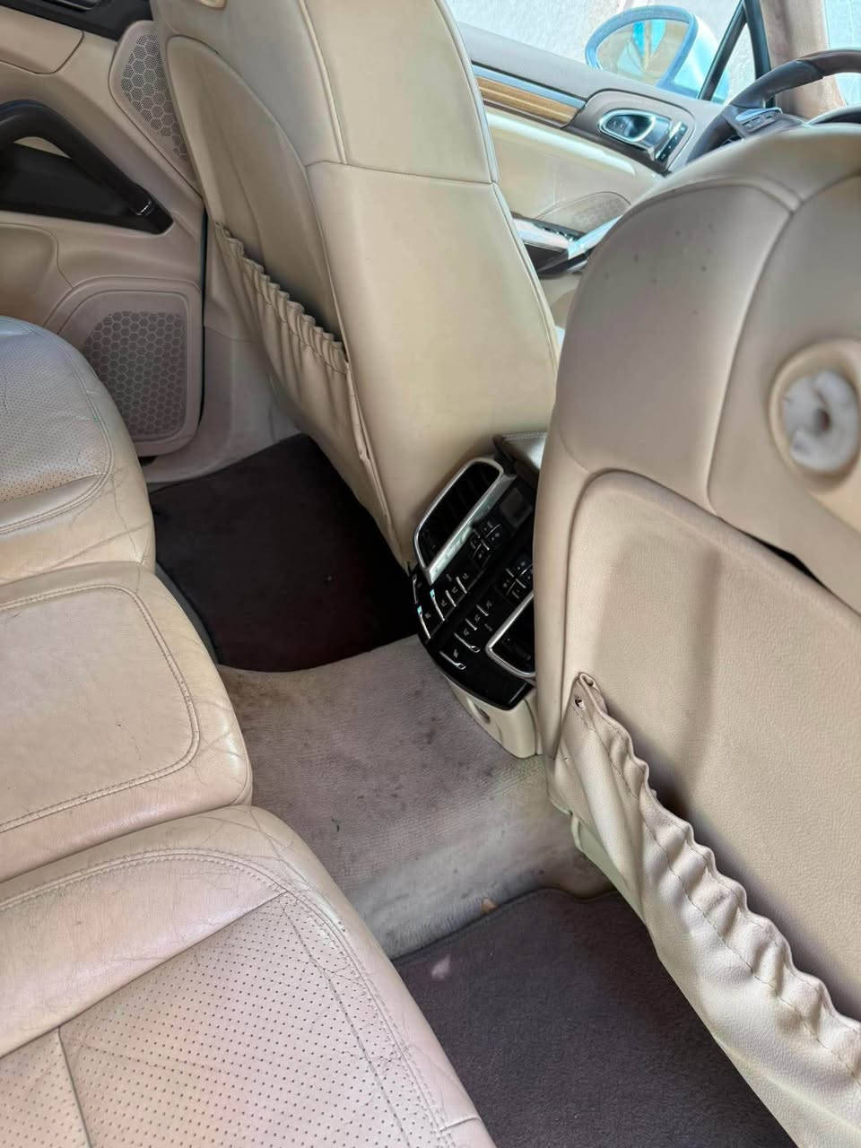 بورش كايان اس خليجي وكالة

Porsche Cayenne S 2013 V8 4800 Chronograph Edition 

مكفوله كفاله عامة من كلشي عدا ربع دعامية خلفيه صبغ وكلشي بيها على وضع الوكالة بدون رصعه 

ماشيه ١٨٨ الف كيلومتر قابلة للزياده 

رقم اربيل سنويه وهزه وفحص جدد تحويل ثاني يوم 

المواصفات : 

مكينه ٤٨٠٠ ثمانية سلندر تنفس طبيعي ارغب مكينه بلبورش 

كير AT ٨ سرعات 

فور ويل مع وضعيات قياده 

جكات وتحكم بالارتفاع ٥ درجات 

مودات قياده (سبورت -نورمال-كومفرت) للتحكم بامتصاص الصدمات 

دكمة سبورت واكتف اكزوز صوت مرعب 

كشنات جلد ومختمه بورش خزن ٣ ذواكر سايق وراكب تدفئة تبريد اماميات وخلفيات تدفئه 

نظام وسائط PCM مع سيدي جينجر مع هارد داخلي ٤٠ كيكا مع بلوتوث اواكس USP 

كاميرا خلفيه وحساسات امامي خلفي 

مري شفط وقلابه وهيتر وتعتيم ذاتي كل المرايات 

نظام بورش داينمك لايت متفاعل مع الستيرن والسرعة 

نظام الاوتو هولد في المنحدرات ونظام نزول المنحدرات ونظام الإطفاء الذاتي في الازدحامات 

تبريد امامي خلفي ٤ مناخات منفصله لكل راكب 

بردات خلفيه كهربائية

جنطه خلفيه كهرباء وشفط 

٤ ابواب بصمه 

وكلش هوايه مواصفات بعد 

مكاني بغداد سيديه 
*********** 

السعر 210 بغداد, العراق

