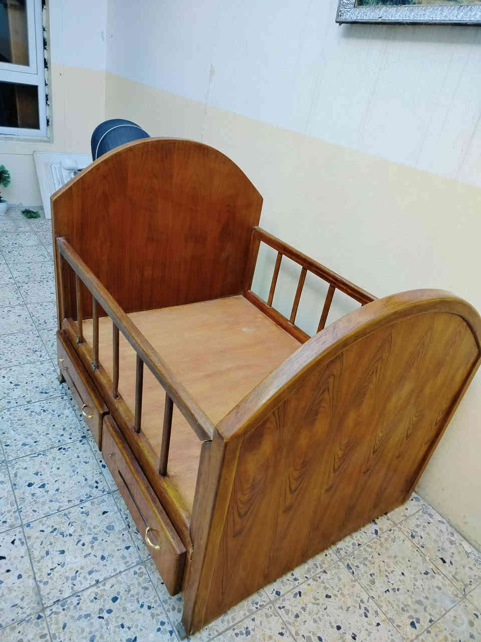 تخت مال طفل خشب عراقي سعر 55 عنوان كراج شمال هاي رقم الواتساب ***********
