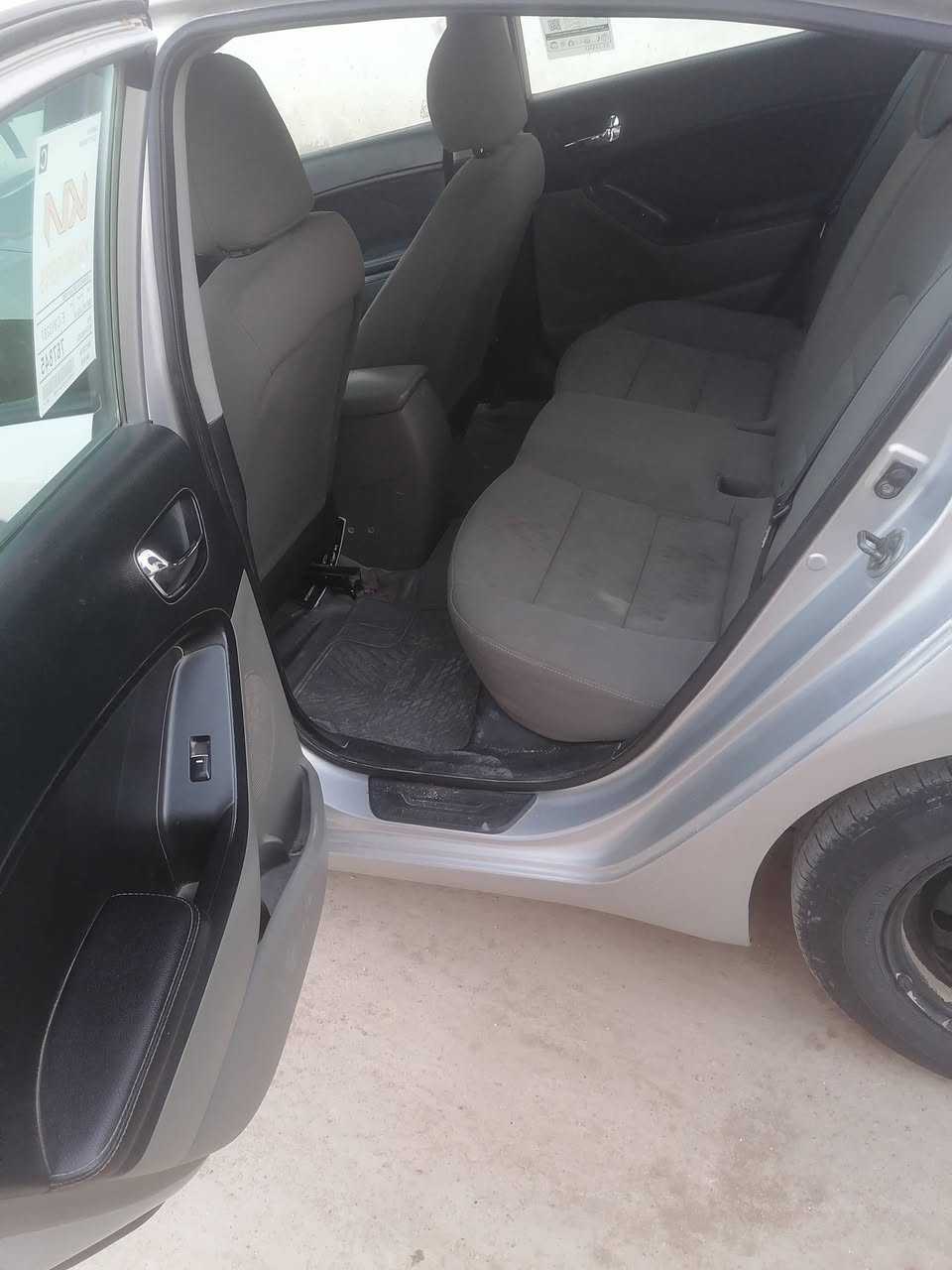 كيا فورتي موديل ١٦ وارد أمريكي السعر 120 وبيها مجال واسط الصويره ***********
