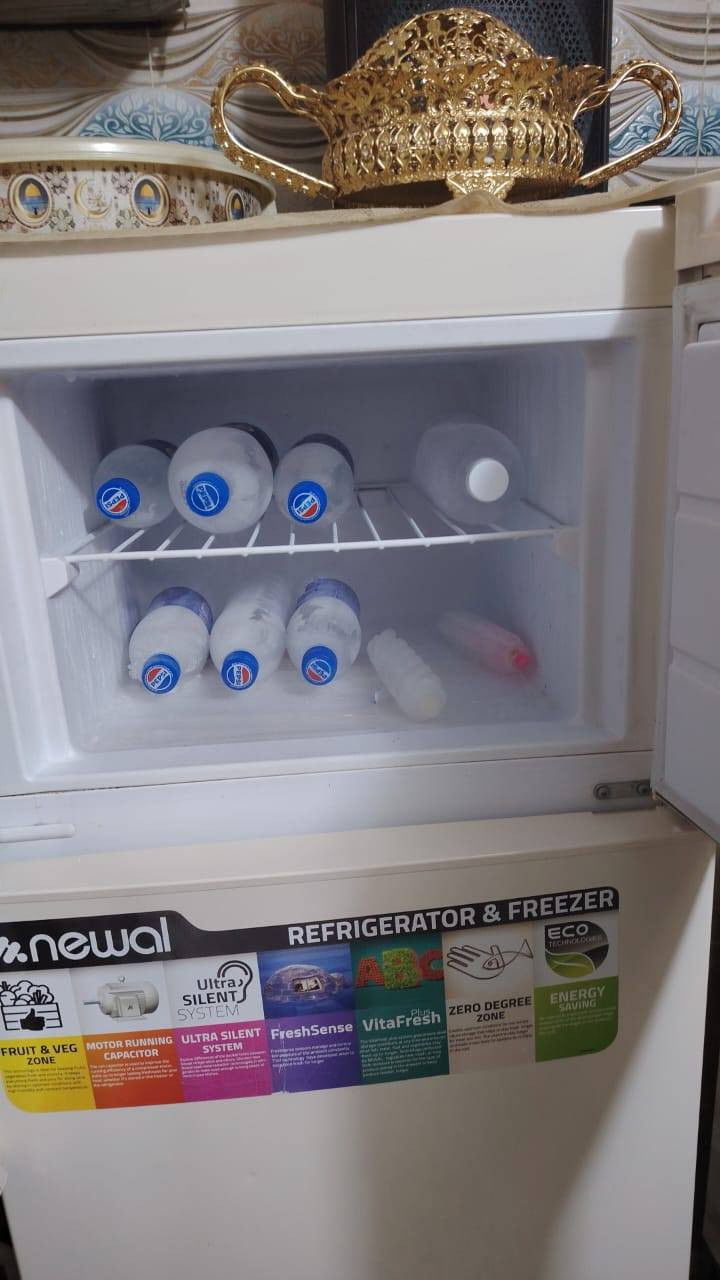 السلام عليكم ثلاجه البيع مكاني نهايت حي اور توصيل  ماعندي السعر 200الف  ***********
