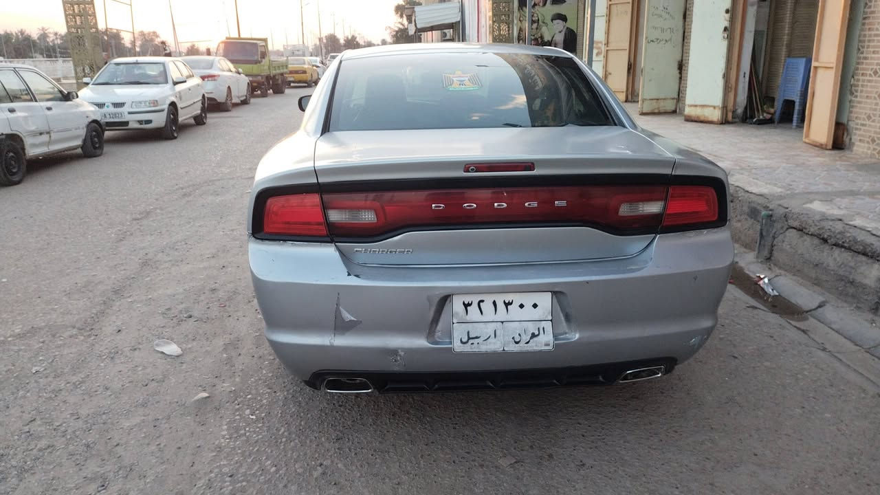 السلام عليكم جارجر 11 رقم اربيل ابو السنويه جاري البسمه السياره بيها جاملغ امامي ايسر فتح بدون ضربه والبنيد تقسيم بعد مابيهه السياره جاهزه مكينه كير تايرات كله جديد السعر ب118 
***********
