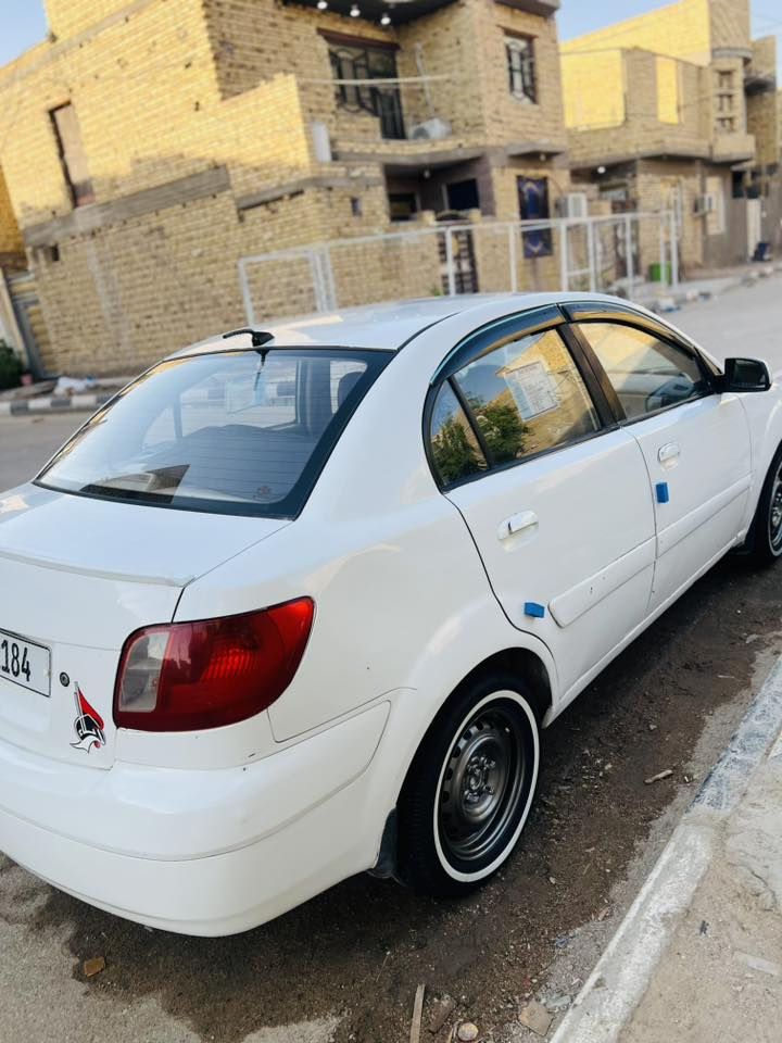 السلام عليكم كيا ريو مديل 2009 خليجيه مكينه 1600 لا تنقيص ولا تبخير شرط الفحص 
رقم نكليزي تحويل ثاني يوم السياره جاهزه عله آخر حبايه تبريد تخم تاير حداديه شاشه حديثه كاميرا بك  كله جديده السياره ما تخسر عليه اي شي للتوضيح السياره مصبوغه احزام السياره جاهزه مال جناي البياع شراي لا يتصل السعر (77$)وبيه مجال للستفسار  والتواصل اتصال او واتساب *********** 
المكان ((ناصريه مركز المدينه))
