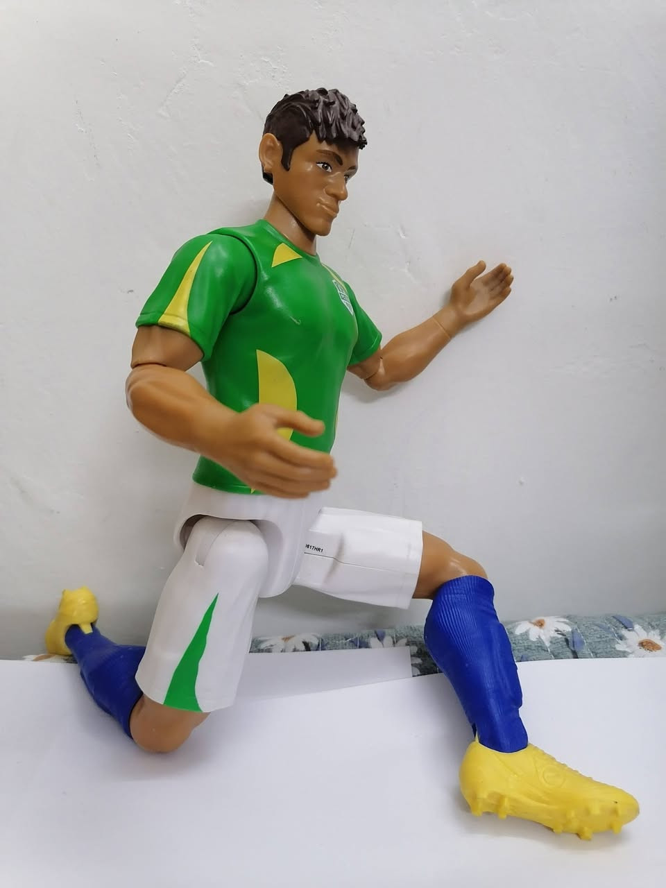 متوفر للبيع... شخصية  لاعب كرة قدم نيمار جونيور من مجموعة FC Elite. 
طولها  ( 30 سم).
مصممة لتشبه اللاعب النجم نيمار جونيور.
تحتوي على 16 نقطة مفصلية لوضعيات حركة متنوعة.
العلامة التجارية هي Mattel. 
للحجز والاستفسار مراسلة الصفحة على الخاص


**إذا كنت صاحب هذا الإعلان وتريد حذفه لأي سبب، رجاءا أرسل رسالة إلى الدعم الفني**