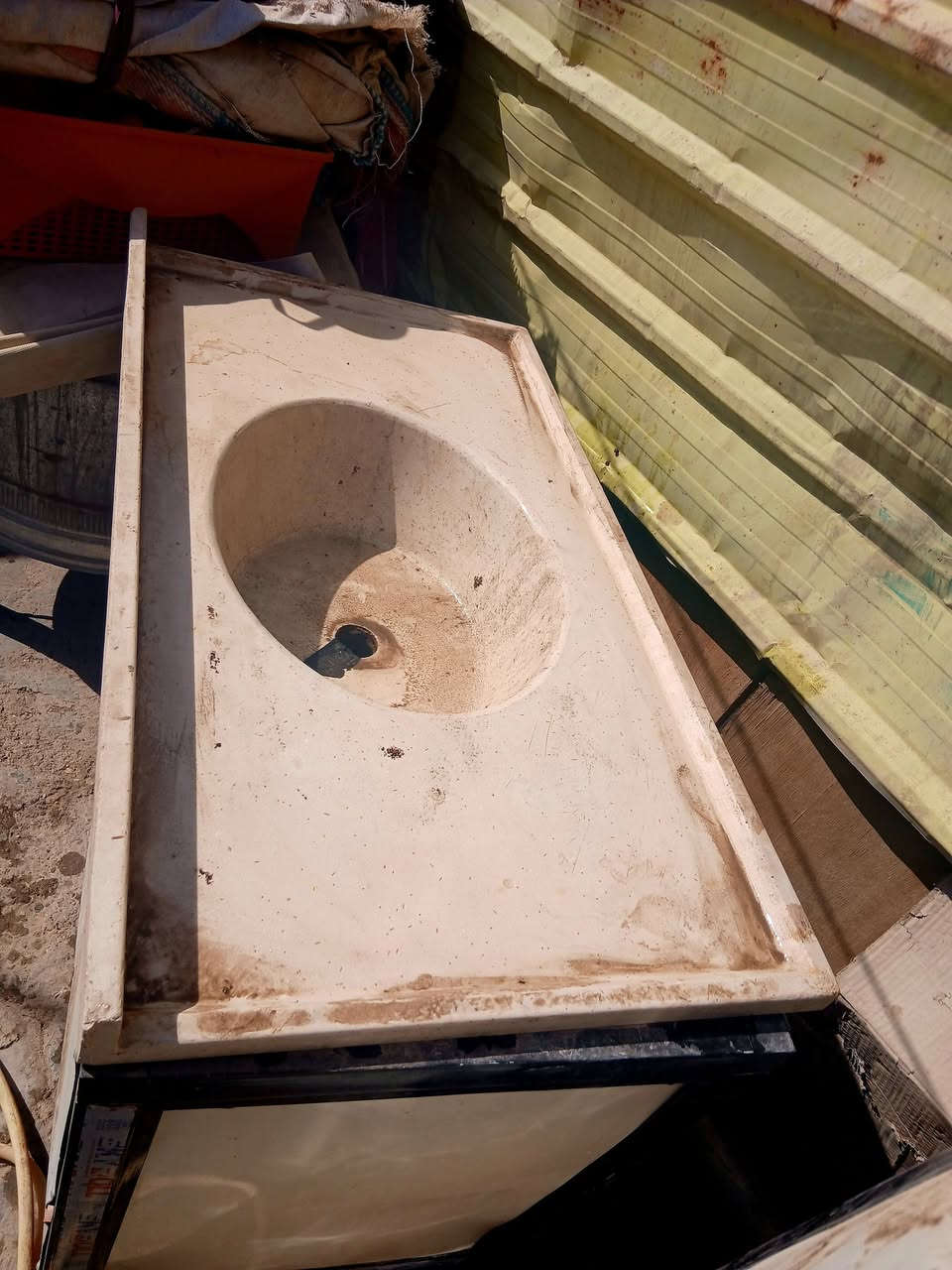 كاونتر سنك مرمره +كاونتر+ملحق .مستخدم قليل فقط متروك ومصوره هوه وترابه للبيع مكاني بوب الشام سعر ١٠٠ الاف ملاحظه اقوه بي برغي فالت *********** مستعجل ع بيع
