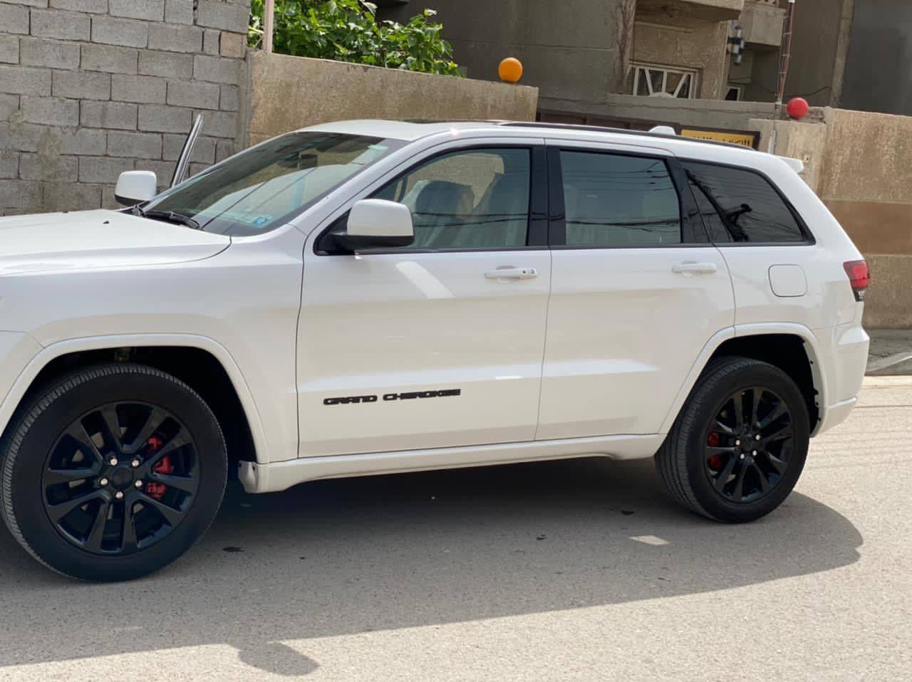 السلام عليكم 
جيب بلاك توب 2019 وارد امريكي صور الحادث والسونار مرفقه بلصور
ماشيه 146 الف كيلو متر مو ميل
موصفاته معروفه وموضحه بلصور
السيارة جاهزه متصرف عليه ربع دينار 
سيارة جديده وممتعوبه مال بيت 
سعره 245 والسعر قابل للتفاوض 
عنوان السيارة صلاح الدين قضاء بلد
***********
