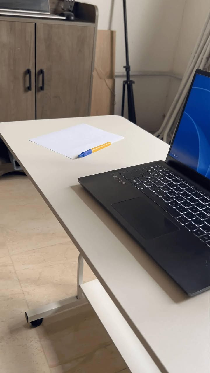 طاولة جانبية متحركة متعددة الاستخدامات - قابلة لتعديل الارتفاع
مثالية للعمل على اللاب توب أو الدراسة أثناء الجلوس 
طاولة طعام جانبية مريحة للمرضى أو كبار السن.
متانة وجودة: هيكل معدني أبيض قوي مع سطح خشبي ناعم وسهل التنظيف.
يوجد خدمة توصيل لجميع المحافظات بغداد, العراق


**إذا كنت صاحب هذا الإعلان وتريد حذفه لأي سبب، رجاءا أرسل رسالة إلى الدعم الفني**