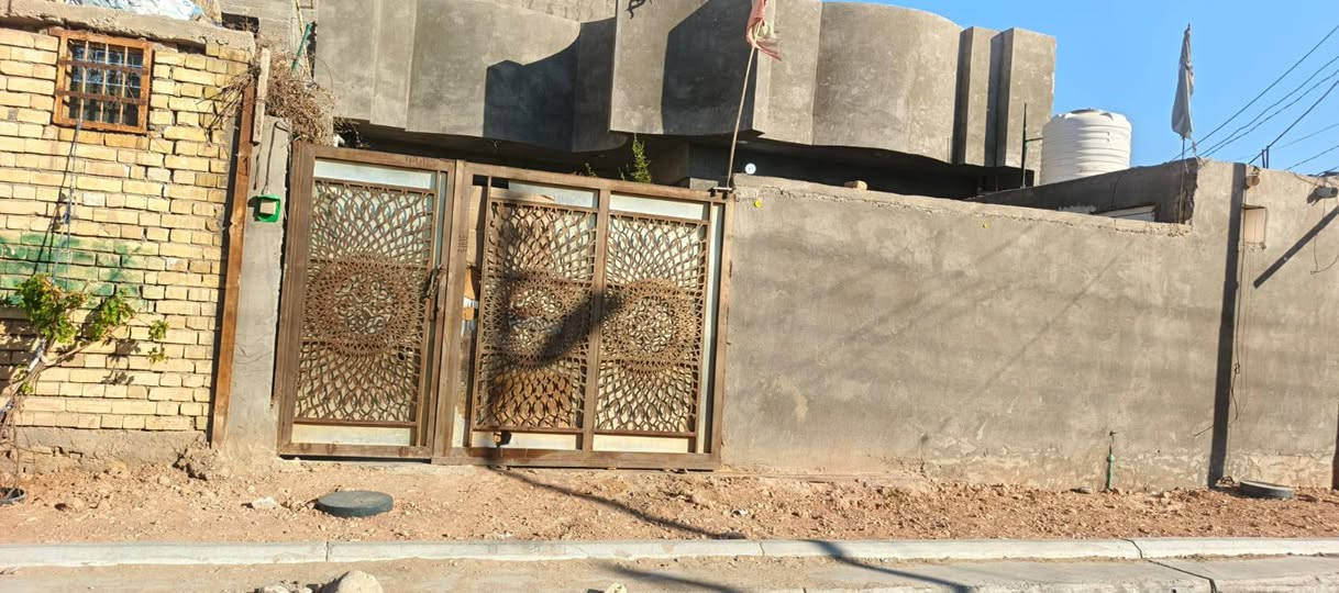 اسلام عليكم بيت. مساحه 220 متر. في الأمن الداخلي منطقه 23   بناء جديد  البيت غرف عدد 2 ومطبخ وصحيات داخليه و خارجيه. وصاله واستقبال. خريطه حلوه ومرتبه.    السعر 135.   للاستفسار الاتصال عله الرقم 
 ‏‪***********‬‏
