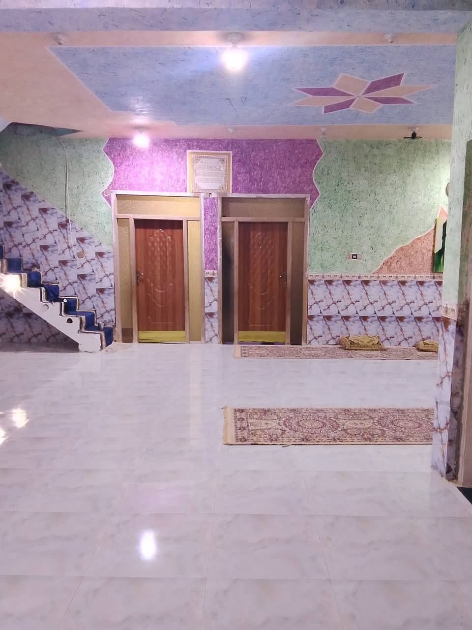 بيت للبيع كراده طريق مشايه القديم يم سويطات مساحه البيت 250 م ينضم اله دون ونصف للتواصل خاص 
***********

