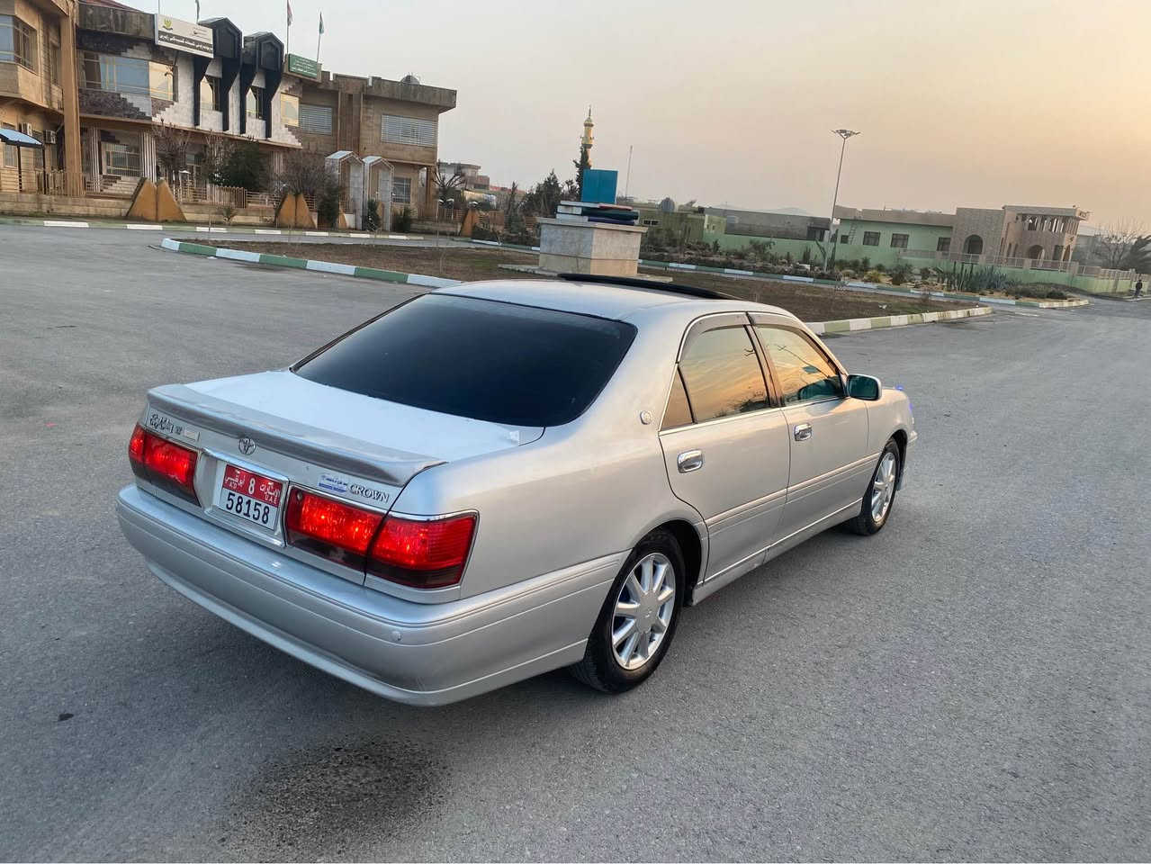 تويوتاكراون مةلـــــيك ٢٠٠٢
لةوينةكان جوانترنةبوگلةيي بكة
ديفورى بجوك ١٧١
براوة بةتامى ساغ 
كيرومةكينةوتةقةورةقةى بةشةرت
جركةو ١٠٠ دولارببرة
٣ دكمةى بةردةو سلايت كوشن كارةبايي
أگةركريارى تيل بكة
*********** رانية, السليمانية
