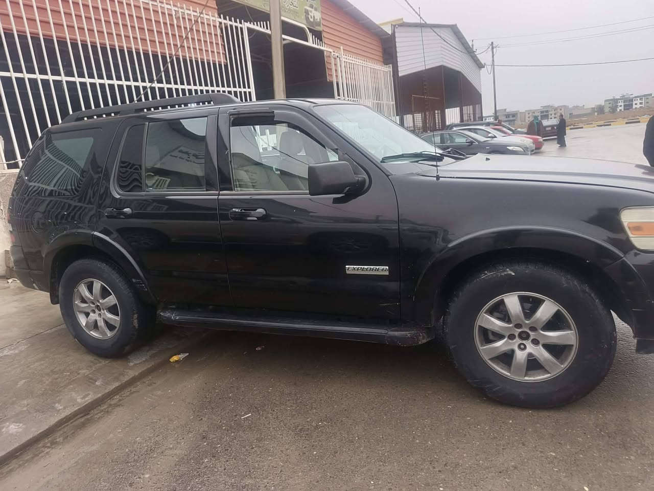 سياره فورد اكسبلور موديل 2007 رقم اربيل شرط التحويل بدون صبغ وضربه فقط قطعه صغيره باب السكن تعديل بارد شرط ماكينه وقير مال حاويه جديد تبريد مركزي ثلاث قطع سبعه راكب فتحه بالسقف رخم تاير جديد بطاريه 100 امبير جديد سياره جاهزه دينار واحد ما تصرف مراوسه حسب
فقط مكلف بالنشر لا حد يراسلني هذا رقم السياه ابو السياره خابره
القناعه رقم تليفون***********
