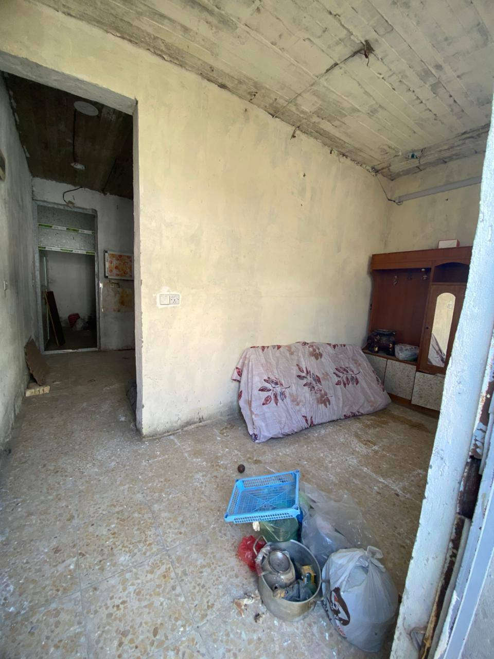 بيت مساحة 50 متر للبيع منطقة الانتصار مقابيل مستشفى حماد شهاب
_ عقد 17 زراعي سكني 

_ يحتوي على غرفة مطبخ استقبال خدمات 

_ نقص فقط سيراميك

_ بيت كامل مجاري تبليط كهرباء ماء

_ شارع ابو عمار موقع جميل جدا

_ السعر 25

_ للاتصال على الرقم ***********
