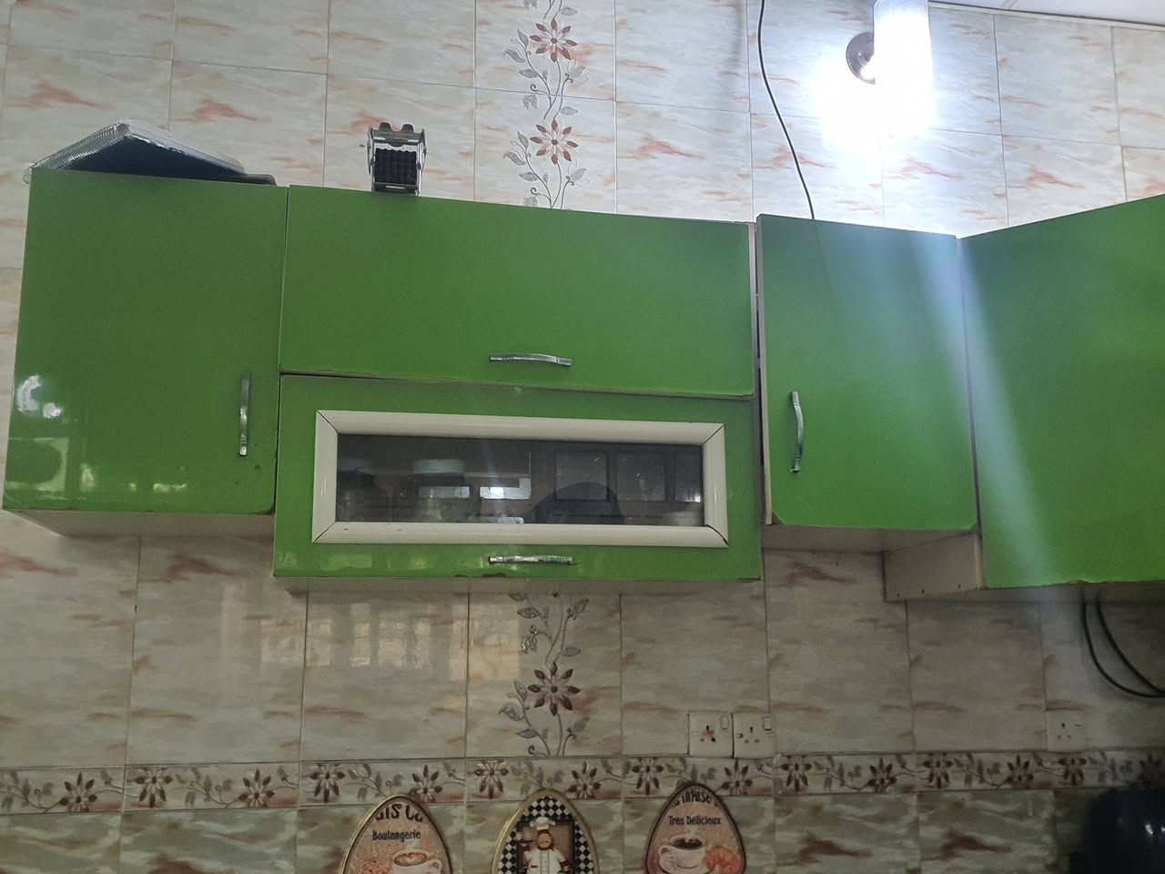 كاونتر مستعمل 
طول خمسة مترات مع سنك مترين و عشرين حجر طبيعي مع ملحق ام دي اف السعر ٢٥٠٠٠٠ 
الاتصال على الرقم ***********
