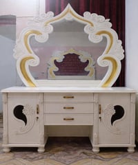 غرفة نوم • خشب وصاج • بي مجال بسيط