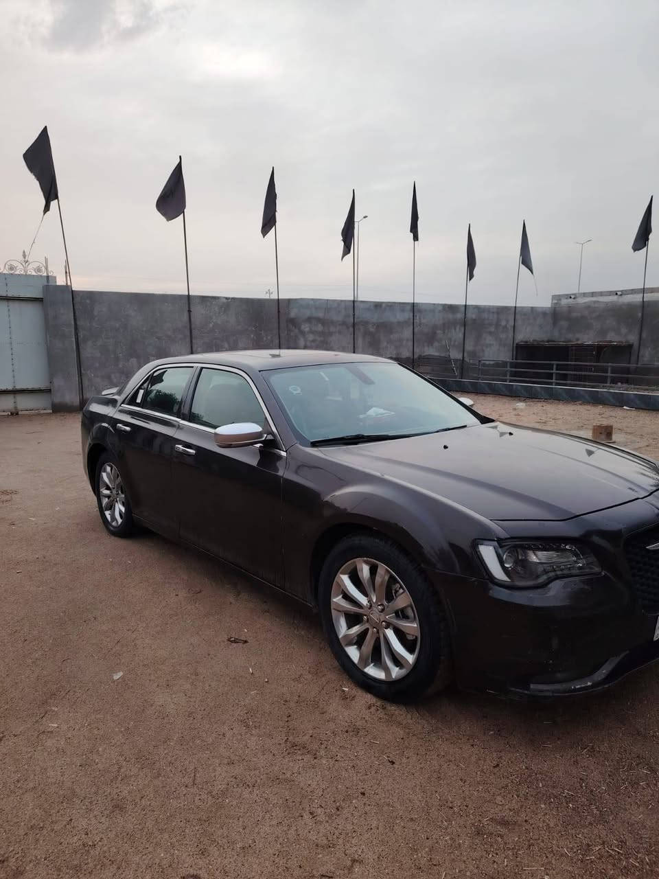 أوباما للبيع مديل 2014اصل مسجله 2017يعني معلايه تحويل مباشر السياره جاهزه حداديه جديده طخم تاير جديد ويل كب كروم جديد محرك هيمي منظومه زنون مامكفوله بيهة مكانات صبغ وبيهة ضربه المدكر الخلفي السعر 115 وبيهة مجال لشراي للاستفسار الاتصال علا الرقم ***********مكان السياره بصره البصرة, العراق
