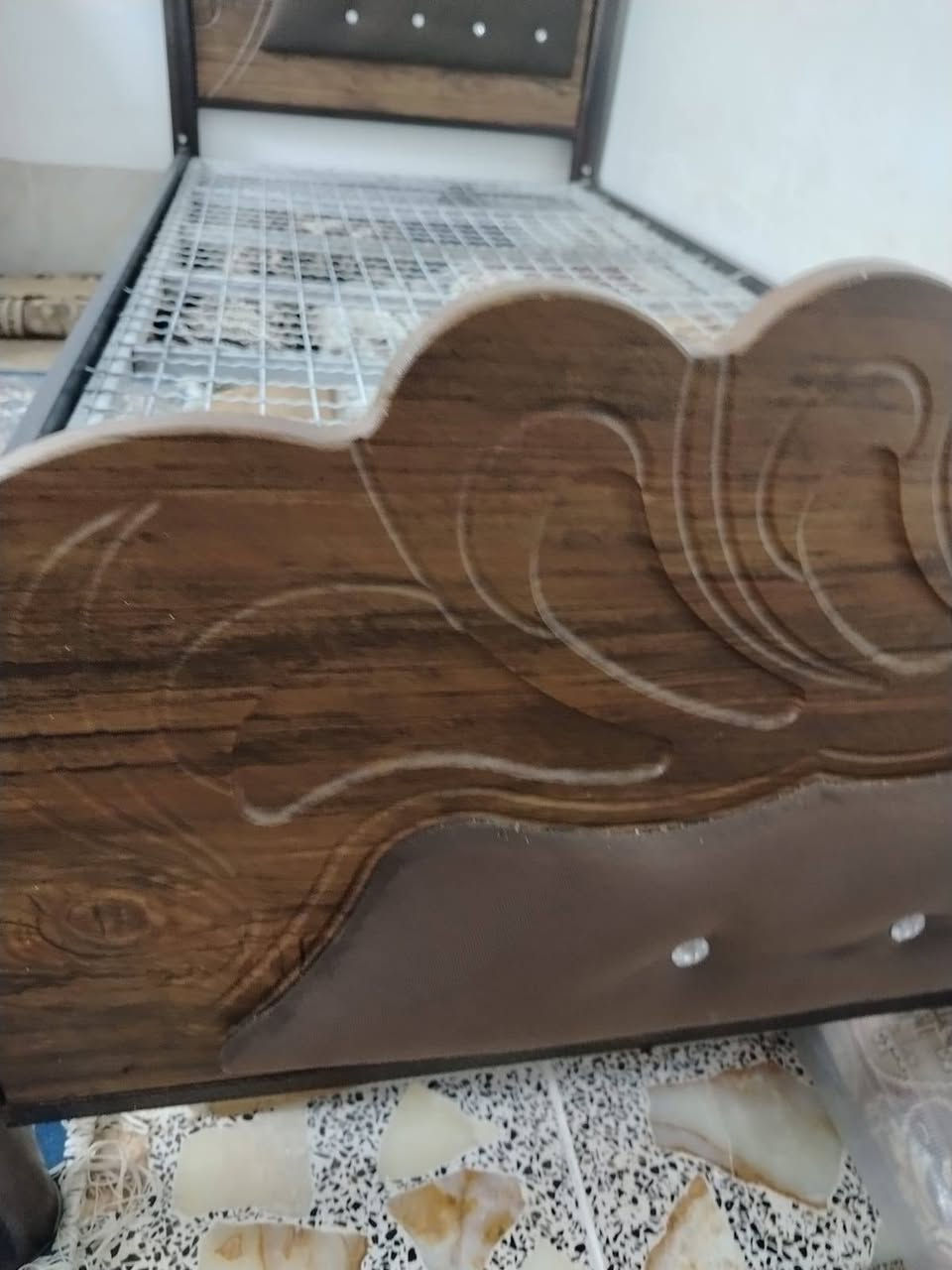 جرباية حديد نظيفة للبيع بسعر ٥٠ ٱلف للاستفسار ***********
