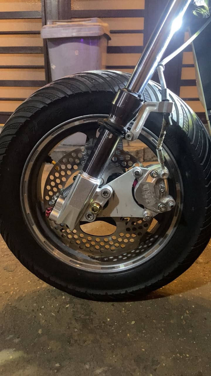 دراجه شحن F1
2025
5 باتري محوره الى 6 باتري 
بطاريات بلاد
نضام رجوع الى الخلف )R(
عمبار رياضي جوكر 
دسك بريك 
دبلات امامي وخلفي غاز 
ملف 3000 واط حقيقي نحاس 
كفرات كاربون فايبر رياضي امامي وخلفي 
تجي نضام مدخل usp للشحن  
دروع علا الجوانب 
ستيرن باتمان تحكم 360 درجه  
اربع سرع 1-100
2-115
3-125
4-136

تاير حجم 120/70عله 12

يجي بيها نضام بلوتوث 

وتحكم عبر ال شاشه 

وتكون الشاشه ديجتال وتبين اي عطل 

لايت زينون عالي 

و انارات محاطه بال دراجه

وسعرها 775 وبيها مجال 

للاستفسار : 
***********
