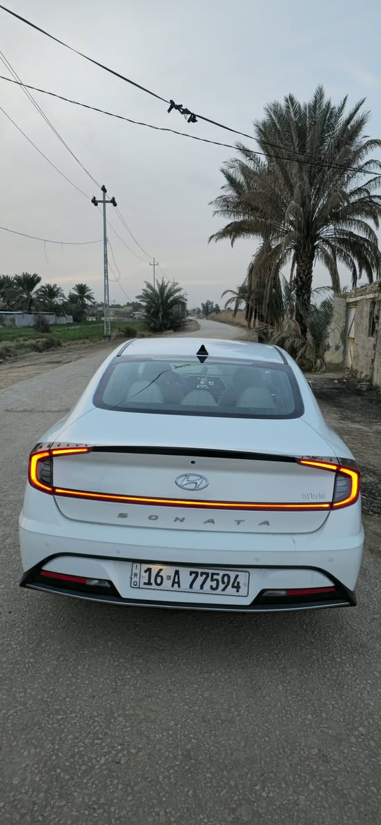 سوناتا هايبرد موديل 23 SEL
السياره حادث خلفي تبديل قبق صندوق اصلي 
ماشيه 11 الف وجديده بشكل ماناقصه اي شي 
***********
***********
